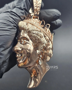 Pendentif Tête de Reine entièrement sertie de diamants, pendentif double face pièce de monnaie Reine Elizabeth, plaqué or 14 carats, pendentif commémoratif personnalisé de la Reine - Product Image 6