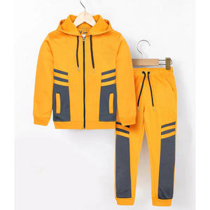 Ensemble de survêtement premium avec fermeture éclair, conçu par les meilleurs fabricants de vêtements pour la fourniture en gros de vêtements de sport - Product Image 1