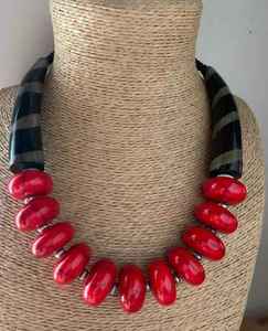 Fashionable resin beaded <b>necklace</b> handcrafted stylish beads <b>statement</b> jewelry piece for women modern trendy everyday wear - Product Image 3