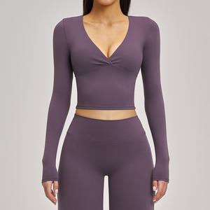 Ensemble de yoga 2 pièces pour femme : haut court à manches longues froncé col en V et leggings taille haute longueur intégrale - Product Image 2