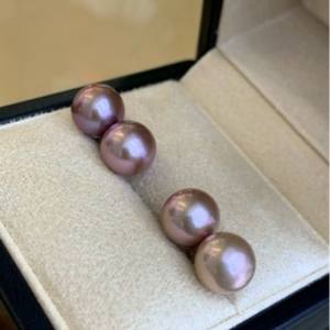 Boucles d'oreilles classiques en perles d'eau douce de camélia de 11-12 mm, perles rondes naturelles, bijoux à forte luminosité pour femmes - Product Image 1