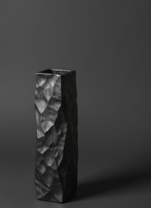 Vase d'art en métal martelé noir de qualité supérieure, élégant, surface rugueuse sculptée, porte-fleurs pour centre de table de mariage - Product Image 2