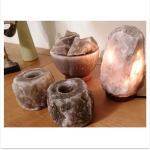 โคมไฟเกลือสีเทาเรืองแสงในแสงจันทร์สีเข้ม รูปทรงธรรมชาติเพื่อการลดมลภาวะทางแสงแบบมินิมอล - Product Image 6