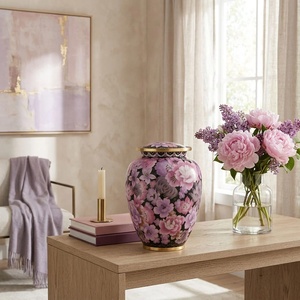 โกศบรรจุอัฐิสีดำประดับตกแต่งด้วยดอกลาเวนเดอร์สีชมพูพร้อมรายละเอียดสีทอง ภาชนะสำหรับเก็บอัฐิในพิธีศพ - Product Image 3