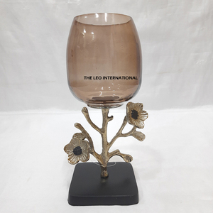 Magnifique support à bougie en verre avec design floral en aluminium doré brillant pour hôtel, restaurant et resort, accents d'éclairage. - Product Image 4