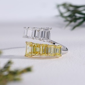 Anillo de diamantes amarillos y blancos con corte esmeralda, diseño de doble tono, tipo brazalete abierto, anillos de boda modernos para mujer con diamantes cultivados en laboratorio. - Product Image 3
