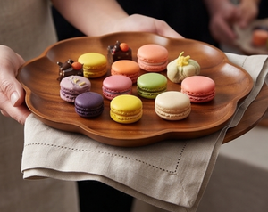 Assiette de service en bois faite à la main en forme de fleur, design minimaliste en bois naturel, finition polie, pour la maison, les mariages et les restaurants - Product Image 4