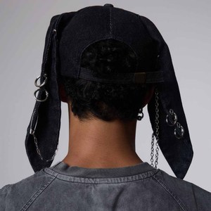 Gorra de Béisbol Unisex de Mezclilla Desgastada con Decoraciones de Cadena, Estilo Punk, 6 Paneles, Cierre Ajustable, Color Negro - Product Image 4