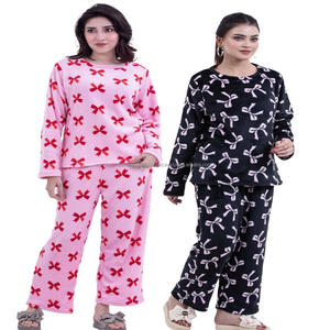 ชุดเซ็ทลำลองสไตล์ Athleisure กางเกงขายาวลายดอกไม้ เสื้อครอปทรงคอร์เซ็ท ชุดสไตล์ Coquette Y3K ชุดลำลองผู้หญิง ลายดอกไม้และคำว่า Love ชุดเซ็ท 2 ชิ้นสำหรับผู้หญิง - Product Image 1