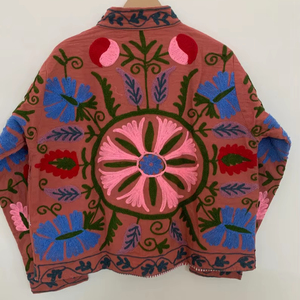 Veste en velours Suzani brodée à la main, vêtement d'extérieur pour l'hiver, pour femme, cadeau pour elle, vêtement d'extérieur ethnique bohème - Product Image 1