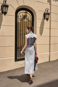Blusa Elegante Gris para Mujer, Cuello Marinero, Corte Entallado, Sin Mangas, Estilo Oficina Chic, Poliéster y Spandex, MELA, ODM OEM - Product Image 4