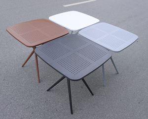 Mesa de Bistró Cuadrada Perforada de Resina para Todo Clima MN04 con Estructura Metálica |   Escritorio de Exterior Moderno Antideslizante y Resistente para Cafetería - Product Image 3