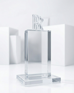 Best Sales <b>Clear</b> Crystal Awards Crystal Paperweight Customized Logo Handmade Pyramid Shape UV Printing Elegant Souvenir Business - Product Image 1