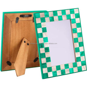 Marco de Fotos de Madera Hecho a Mano con Diseño Minimalista en Carbón y Crema, Decoración Moderna y Sofisticada para el Hogar - Product Image 4