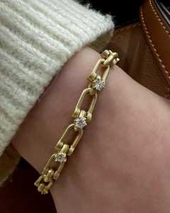Bracelets en or massif 14K 18K personnalisés avec fermoir mousqueton de 6,5 pouces, ornés de diamants de laboratoire pavés ovales et de maillons de chaîne à maillons en U entrelacés - Product Image 6