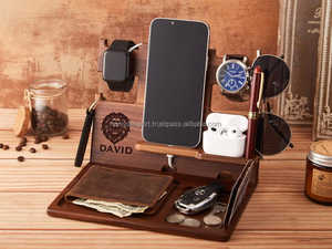 Estación de acoplamiento de madera personalizada, organizador de escritorio grabado para hombres, regalo de San Valentín para marido, forma rectangular - Product Image 3