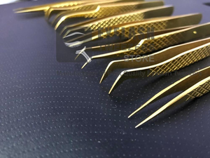 Pince à épiler pour extensions de cils en acier inoxydable japonais plaqué or avec logo personnalisé, pince à épiler diamantée à forte adhérence testée à la main avec logo personnalisé - Product Image 5