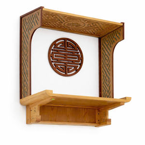 L'autel bouddhiste mural est en bois de chêne avec un cadre décoratif. - Product Image 2