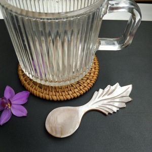 Cuillère à servir en nacre naturelle ILAHI, faite à la main, style bohème, blanche, non toxique, en plastique PE, pour fêtes, Uttar Pradesh - Product Image 4