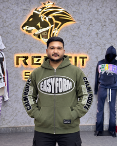 Sudadera con capucha unisex personalizada verde oliva con cremallera, mezcla de algodón y forro polar, estampado gráfico, bolsillo canguro, puños acanalados, estilo casual urbano. - Product Image 2