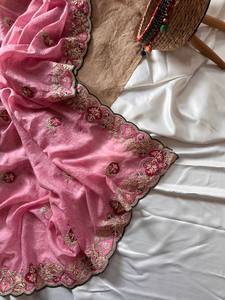 Sari de Seda Pura Hecho a Mano con Bordado Floral, Trabajo Zari y Borde Bordado con Blusa Cosida a Precio de Mayoreo - Product Image 3