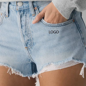 Shorts de mezclilla para mujer con presillas para cinturón, diseño inspirado en tendencias, bolsillos laterales funcionales, logotipo personalizado, cintura cómoda e informal. - Product Image 1