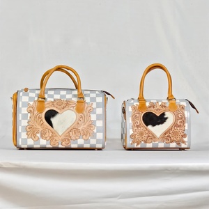 Bolsa de Viaje de Cuero a Cuadros con Panel de Piel de Vaca en Forma de Corazón, Cierre de Cremallera, Estilo Lujoso - Product Image 5