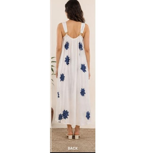 Robe en jean de qualité export avec broderie, tenue décontractée et élégante pour femme, idéale pour les boutiques et le quotidien, disponible en gros dès maintenant - Product Image 2