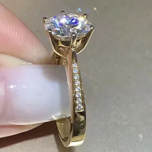 Bague solitaire en moissanite, argent sterling 925 plaqué or, bague de fiançailles, coupe ronde classique, aspect diamant, bijoux fins, cadeau - Product Image 4