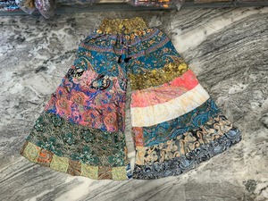 Pantalon palazzo en patchwork de soie de sari recyclée, style bohème, à jambes larges, été, écologique, séchage rapide, respirant, taille haute - Product Image 3