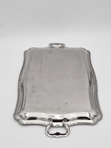 Bandeja de Servir Clásica de Acero Inoxidable con Acabado Plateado y Diseño Floral Grabado para Decoración de Mesa en Bodas y Hogar - Product Image 3