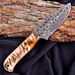 Couteau de chasse et de camping artisanal OEM en acier Damas forgé, à lame fixe, pointe biseautée, manche en corne de cerf, pleine tige - Product Image 3