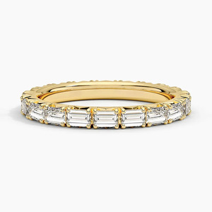 Bague en diamant taille émeraude à griffes partagées, sertie sur toute la longueur - Product Image 1