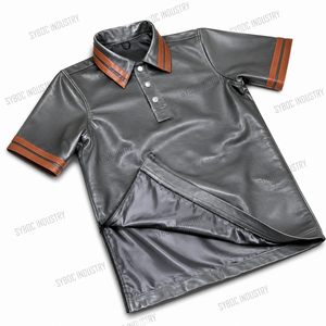 เสื้อโปโลหนังแกะสำหรับผู้ชาย สีเทา-น้ำตาล คอเสื้อลายทางตัดกัน แขนสั้น ติดกระดุมแป๊ก ซับในเต็มตัว เสื้อคลับ - Product Image 4
