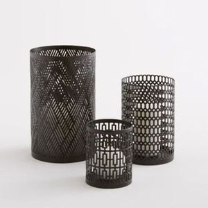 Portavelas artesanales de metal que realzan los interiores a través de una artesanía pensada, con un brillo cálido y una forma que cautiva. - Product Image 3