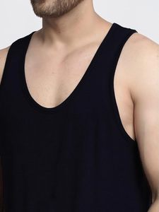 เสื้อกล้ามผู้ชายผ้าฝ้ายสีพื้น คอกลม ระบายอากาศได้ดี ผ้าเจอร์ซีย์ ขายส่งจากอินเดีย - Product Image 2