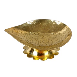 Corbeille à fruits et plat de service en laiton de style floral sur piédestal, bols de luxe de qualité alimentaire, dernier design, pour décoration de table de mariage et fournitures événementielles - Product Image 1
