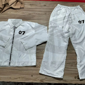 Ensemble de survêtement coupe-vent léger en polyester et nylon imperméable avec logo personnalisé pour homme - Product Image 1