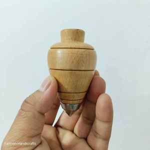 Toupie en bois élégante, sculptée à la main, de forme ronde, objet d'art de collection, artisanat naturel au meilleur prix - Product Image 1
