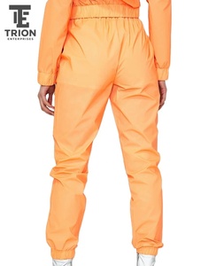 Conjunto Deportivo Premium para Mujer, Chaqueta y Pantalones Cortavientos, Diseño Ligero y Cómodo - Product Image 2