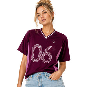 Camiseta deportiva de malla transpirable personalizada con hombros caídos, estilo boxy, con gráfico de fútbol, para mujer, oversize, estilo Y2K retro, top para el día del partido. - Product Image 1