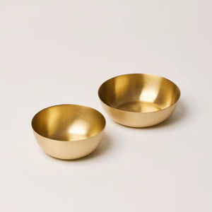 ชุดชามโลหะทองเหลือง 2 ใบ ชามตกแต่งสีทองสำหรับห้องครัว ห้องรับประทานอาหาร ชามเสิร์ฟ ของตกแต่งบ้านสไตล์โมเดิร์น ชามดีไซน์หรูหรา - Product Image 1