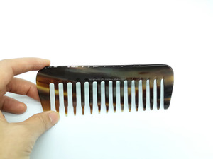 Peigne en corne de buffle naturelle Viking personnalisé avec logo, portable, pour salon de coiffure - Product Image 2