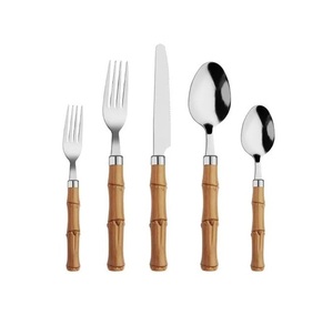 Juego de Cubiertos de Acero Inoxidable con Mango de Bambú, 5 Piezas, Aptos para Lavavajillas, Diseño Zen Asiático, Acabado Espejo, Cubiertos para Camping - Product Image 1