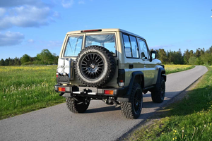 Toyota Land Cruiser GRJ71 4.0 V6 5 Velocidades, Todoterreno, Diésel/Gasolina, 4x4, Vehículo de Exportación - Product Image 4