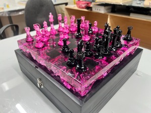 Ensemble d'échecs en résine personnalisé avec boîte, pièces d'échecs de luxe, design artistique fait main pour les nouveaux joueurs - Product Image 5