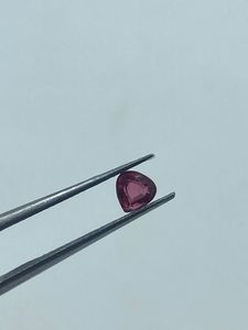 Exquisita Piedra Preciosa de Espinela Roja Natural con Corte Corazón de 4.60MM y 0.45 Quilates, Piedra Suelta para la Elaboración de Joyería Fina - Product Image 2