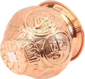 ภาชนะทองแดงสำหรับพิธีกรรม (พูจา กาลาช โลต้า) ลายออมและสวาสติก แกะสลักด้วยมือ เป็นมิตรกับสิ่งแวดล้อม เหมาะสำหรับใช้ในพิธีกรรมทางศาสนาและตกแต่งบ้าน - Product Image 3