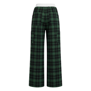 Pantalon de détente large en flanelle à carreaux vert et noir pour femme, avec taille haute élastique, cordon de serrage et poches latérales, idéal pour la détente ou comme vêtement de nuit décontracté - Product Image 2