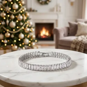 Bracelet tennis de luxe en or massif 18 carats avec diamants taille émeraude, serti en canal, unisexe, idéal pour mariage, fête ou usage quotidien - Product Image 3
